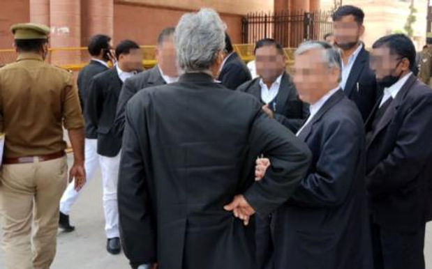 Non-availability of sufficient public prosecutors defeats right to speedy trial, one of the reasons for pendency: Karnataka High Court