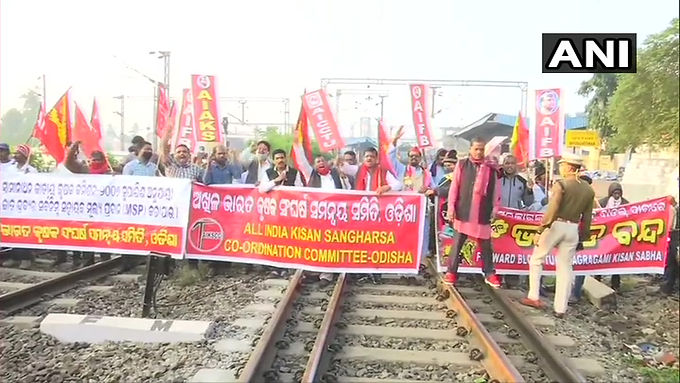 Bharat Bandh : Section 144 in rural Lucknow bans all protests and trains have been stopped in several states