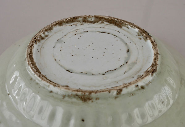 中国陶磁器の青磁飛龍文盤, Celadon dish