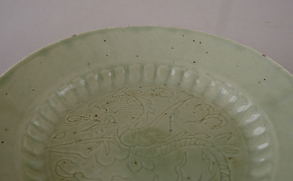 中国陶磁器の青磁飛龍文盤, Celadon dish