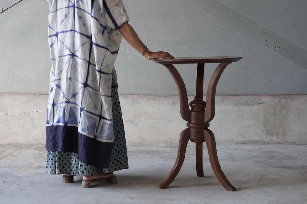 サムネイル： India vintage teakwood sidetable