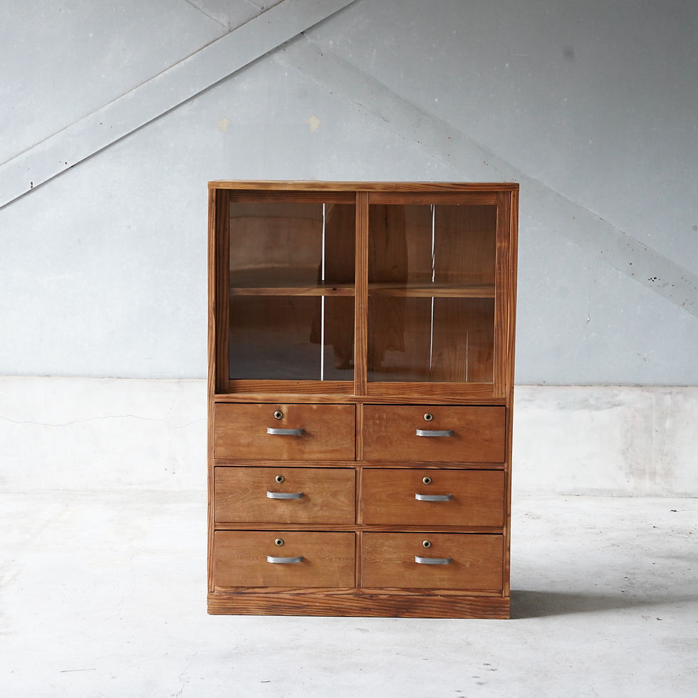 サムネイル： Vintage Japan glass cupboard