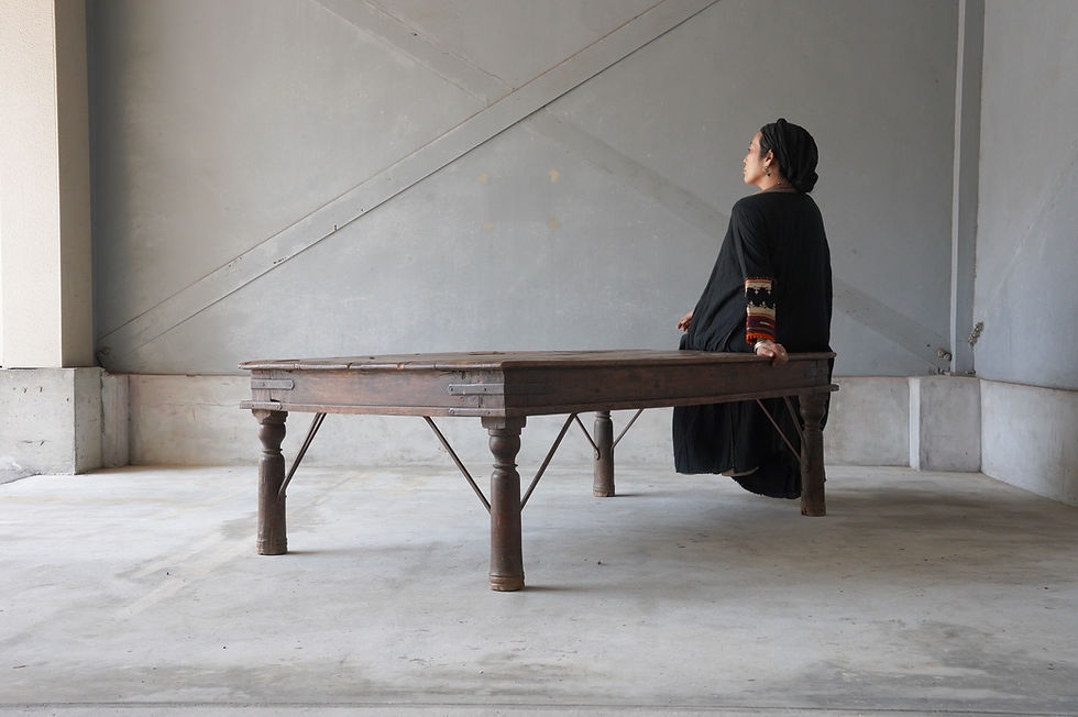 サムネイル： India antique teakwood center table  or bench