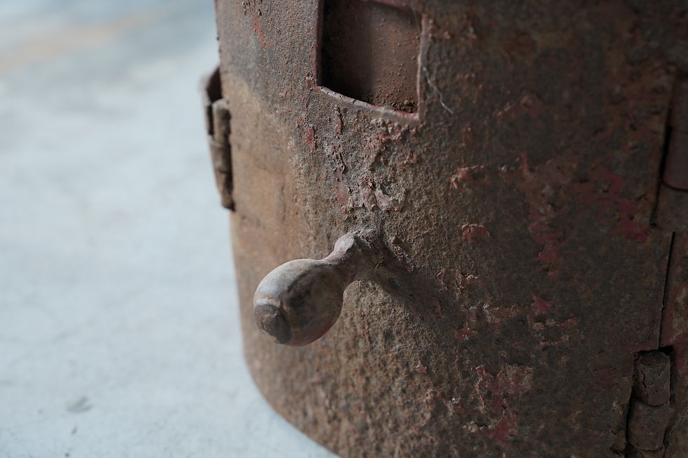 サムネイル： India antique iron post