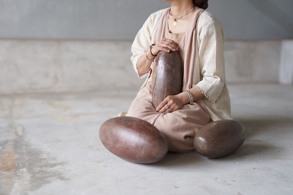 サムネイル： Indian antique natural stone linga object ③