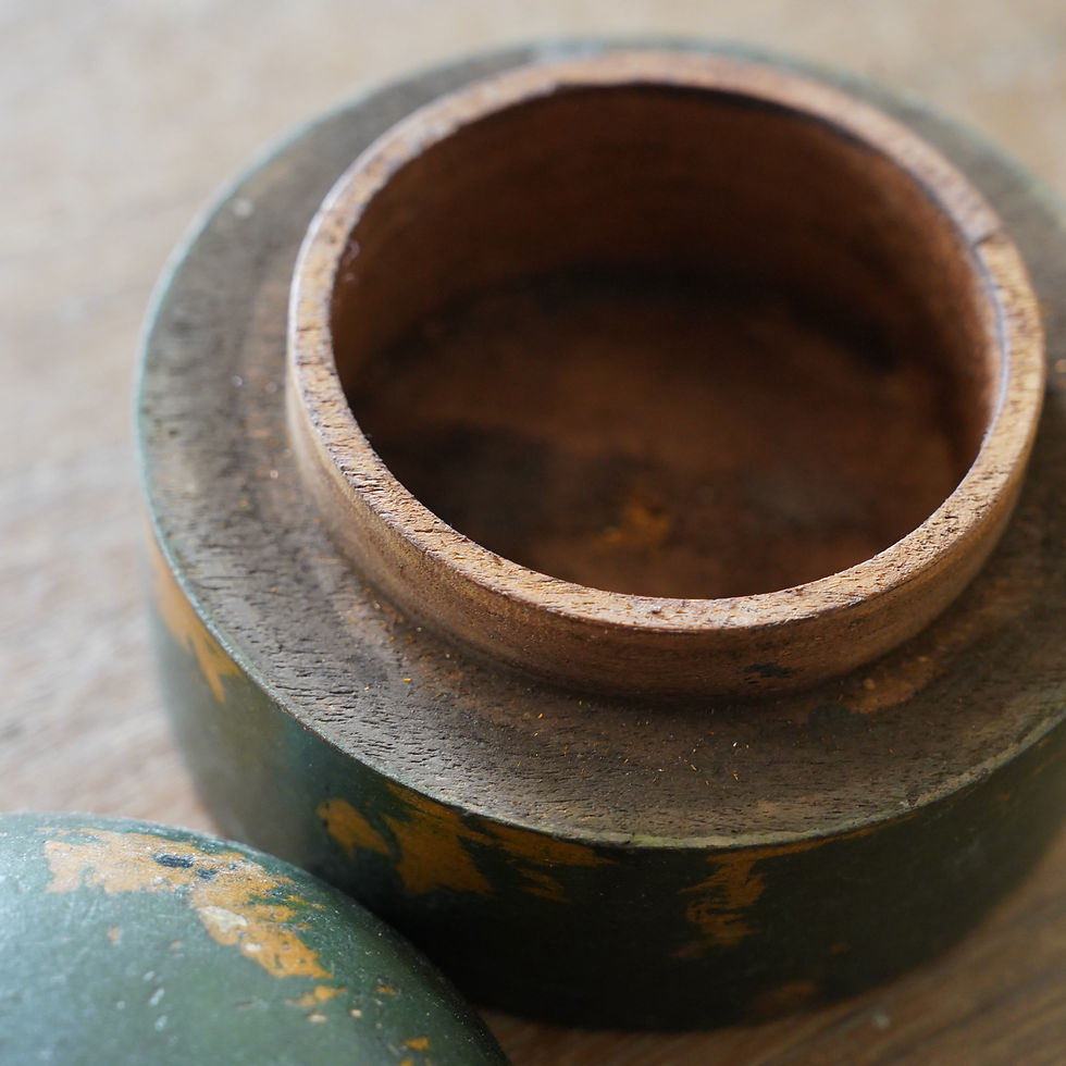 サムネイル： Vintage Indian wooden trinket box with lid