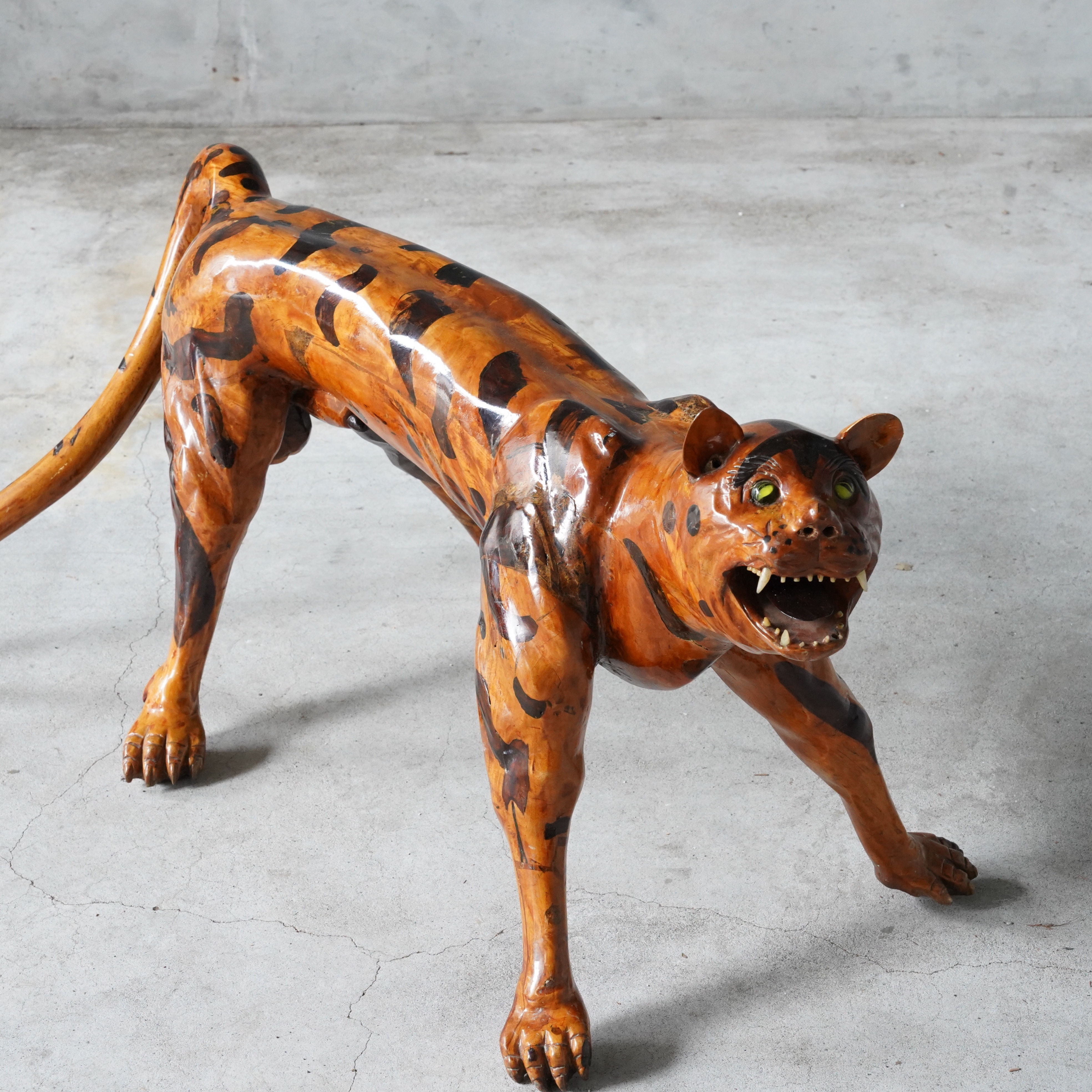 ベトナム アンティーク ジャックフルーツ木製 虎の魔除け