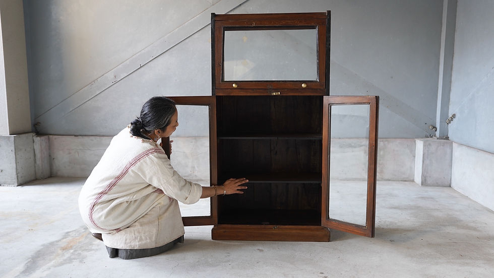 サムネイル： Antique India flap glass door showcase