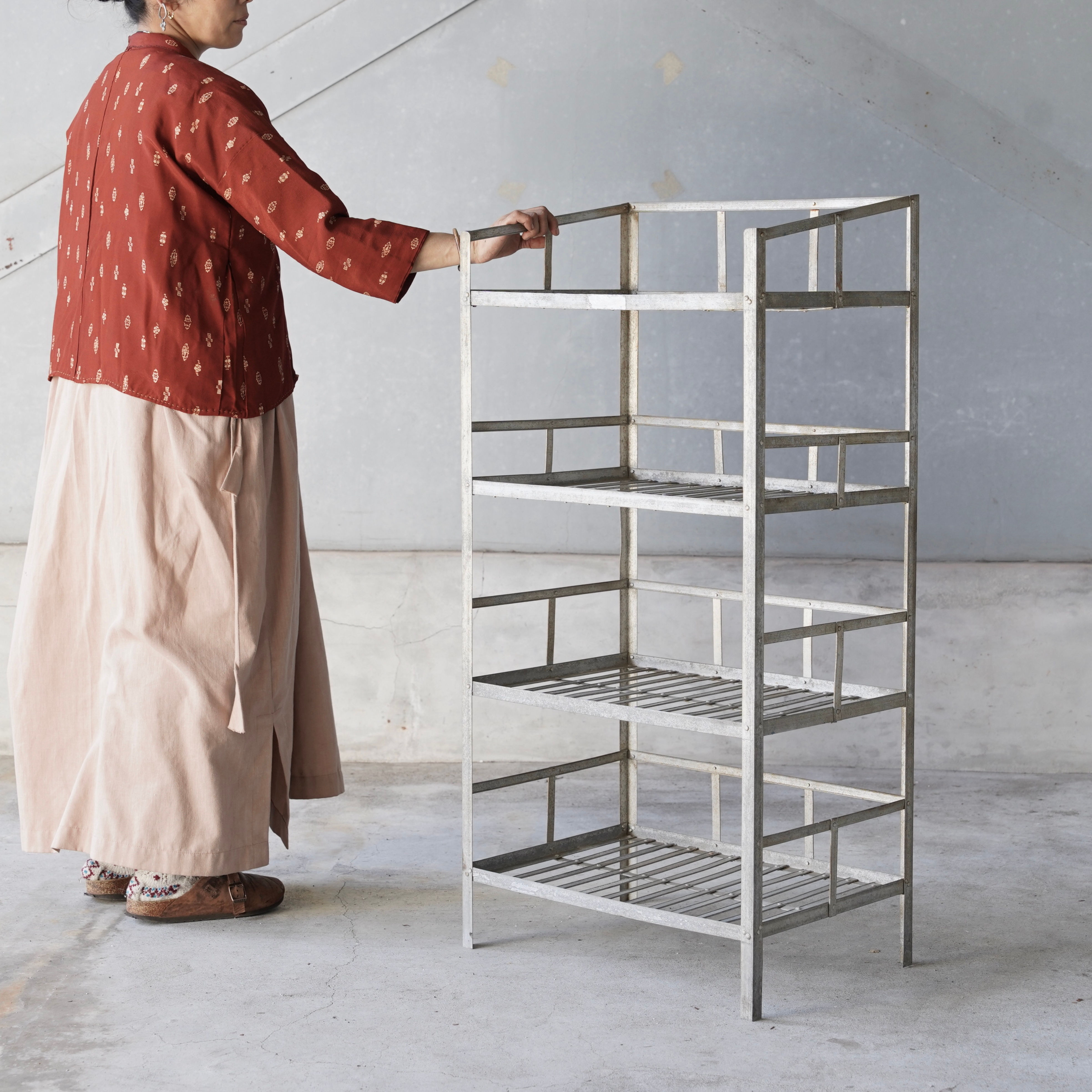 ベトナム ヴィンテージ アルミニウム オープンシェルフ