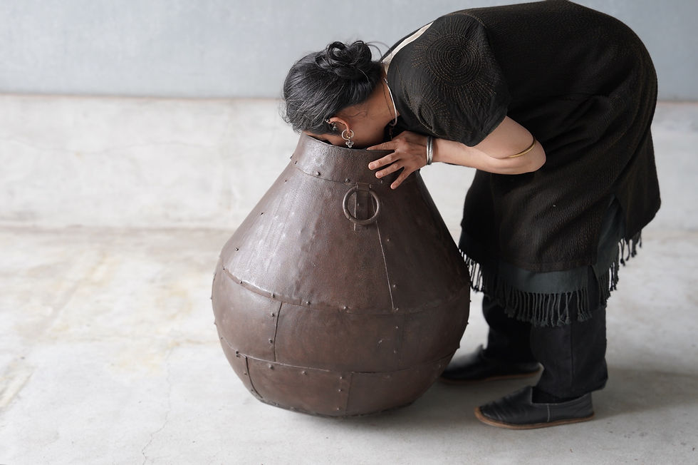 サムネイル： India antique iron pot