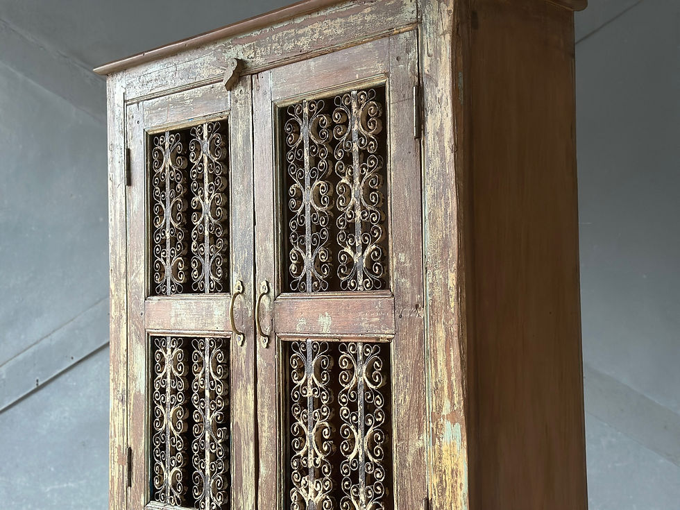 サムネイル： india old teakwood iron design cabinet