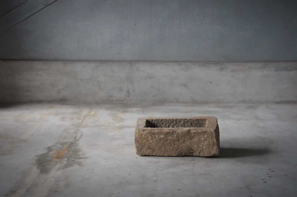 サムネイル： Turkish monolith  vessel hand-carved stoneware