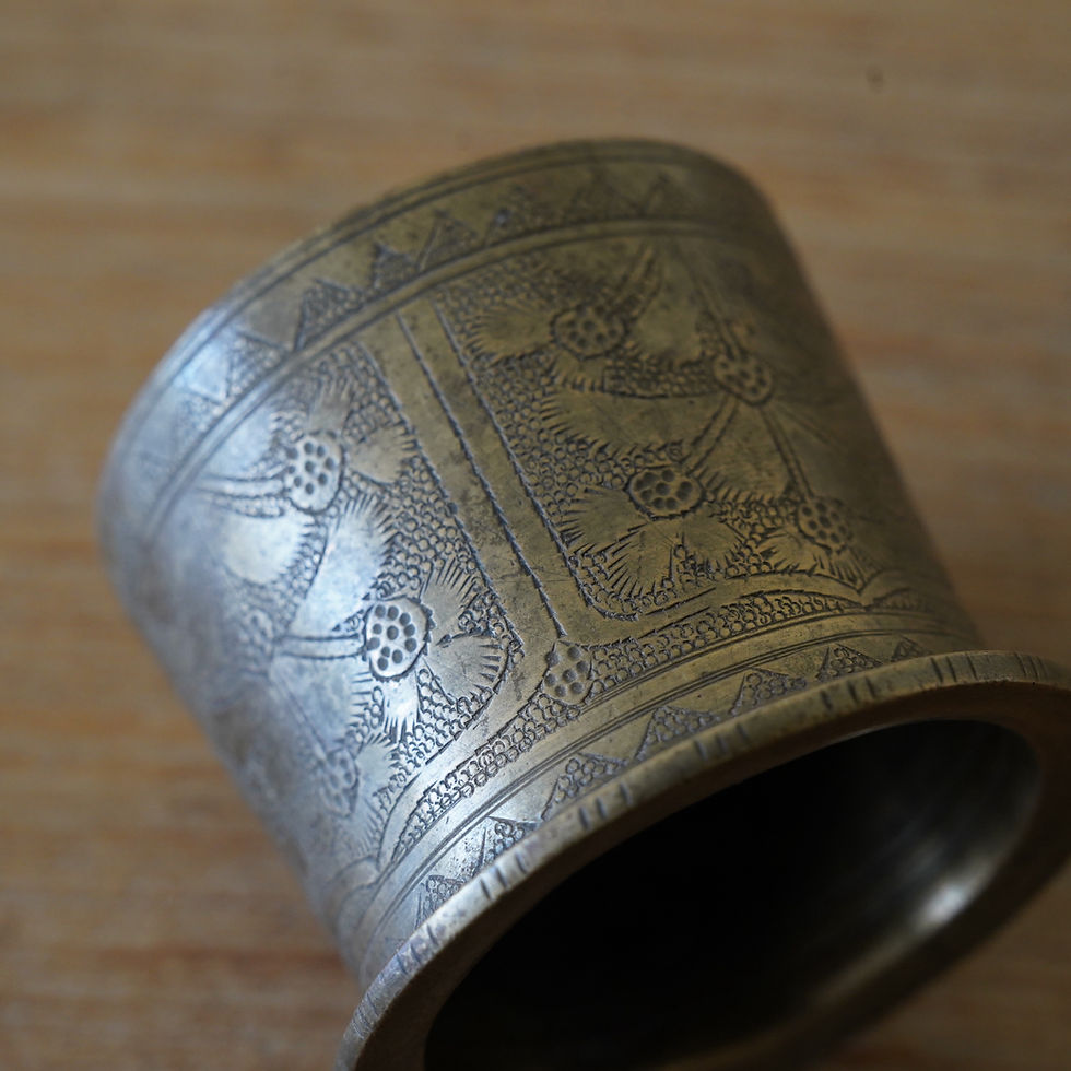 サムネイル： Indian antique brass small vessel Flower carving