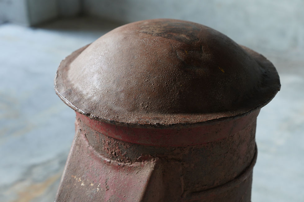 サムネイル： India antique iron post