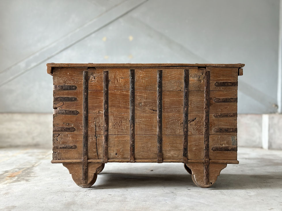 サムネイル： Indian antique Trunk box