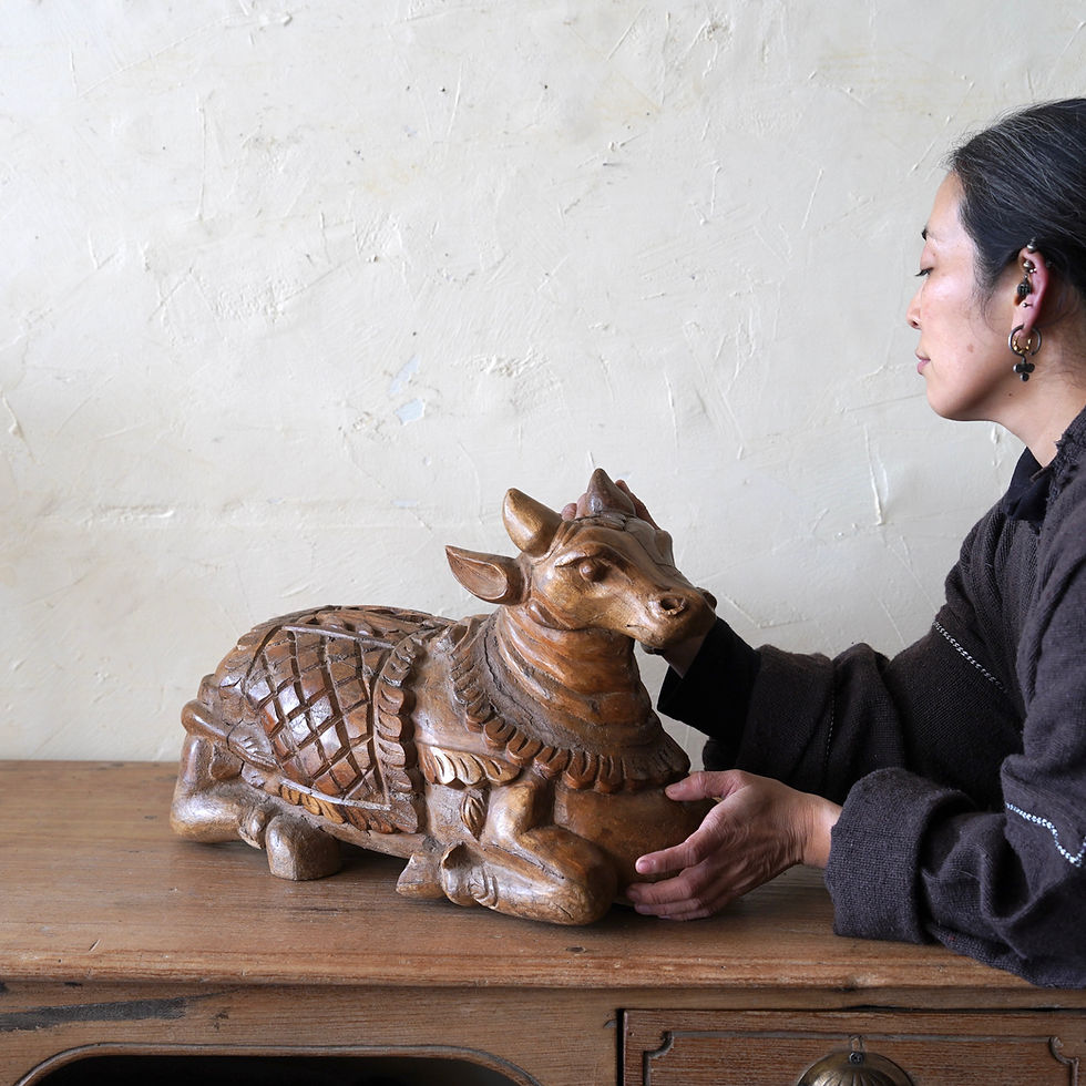 サムネイル： India Antique wood carving cow sculpture Nandi