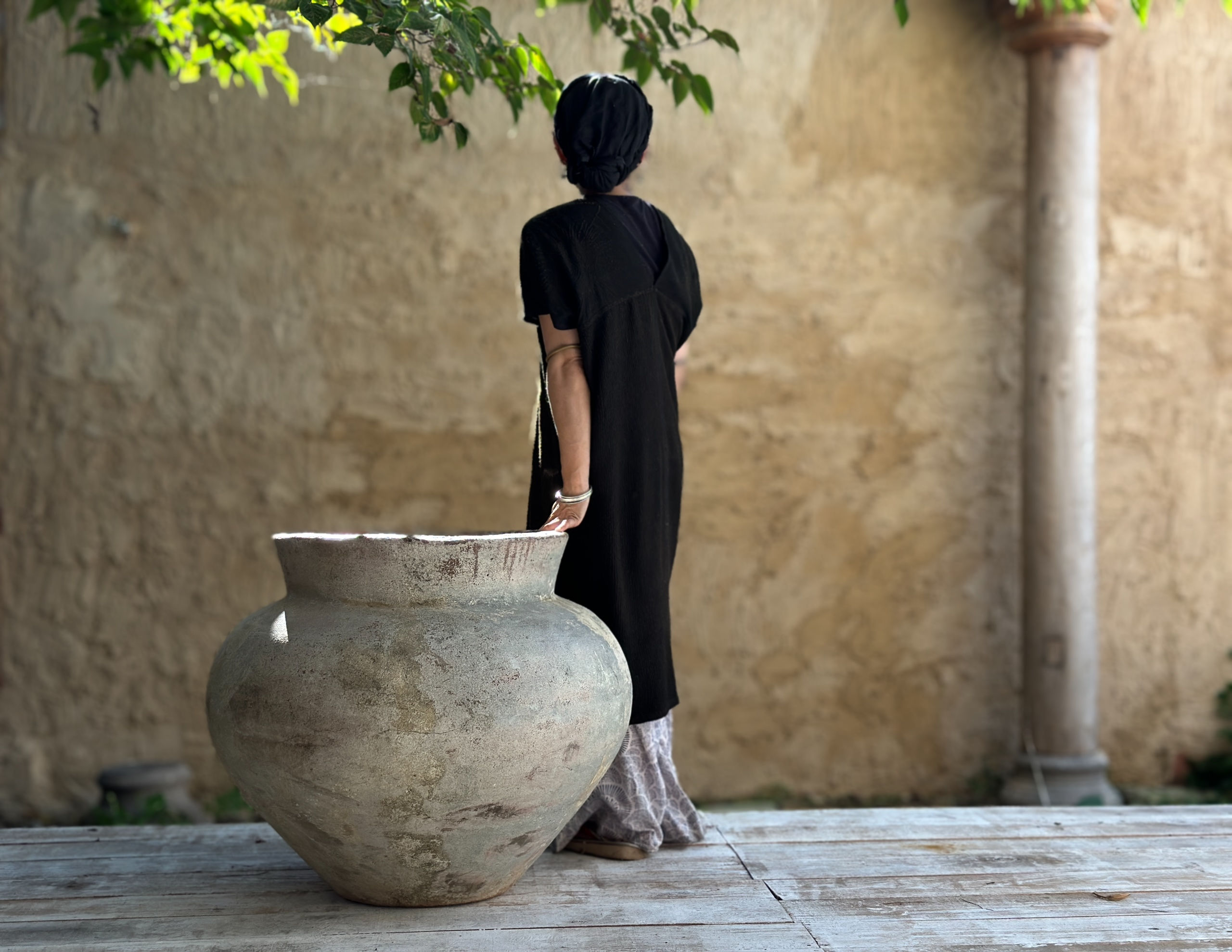 Thailand vintage  lotus pot ②