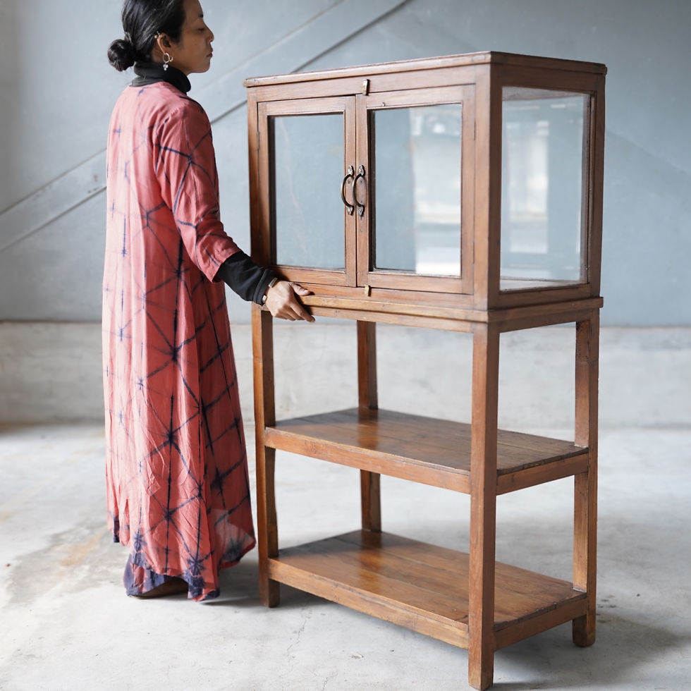サムネイル： Antique India Glass showcase