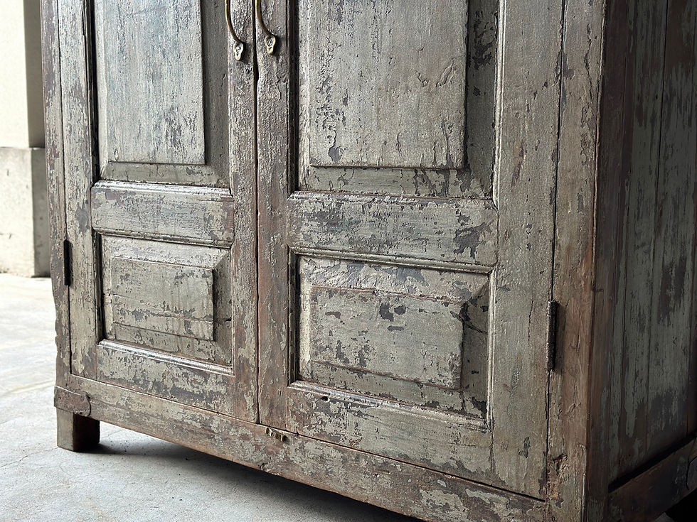 サムネイル： Indian antique  cabinet .