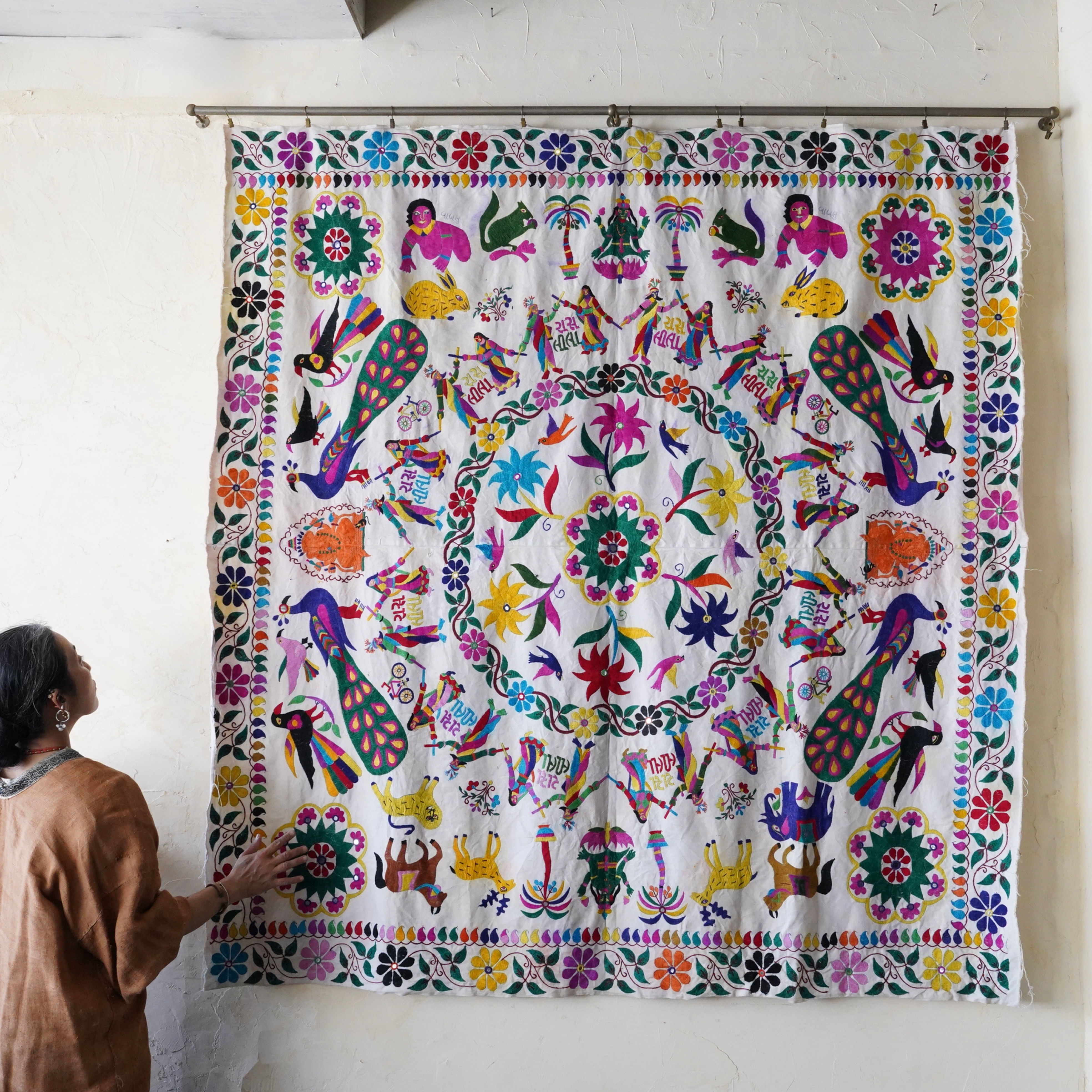 インド ヴィンテージトーラン 手刺繍ファブリックa