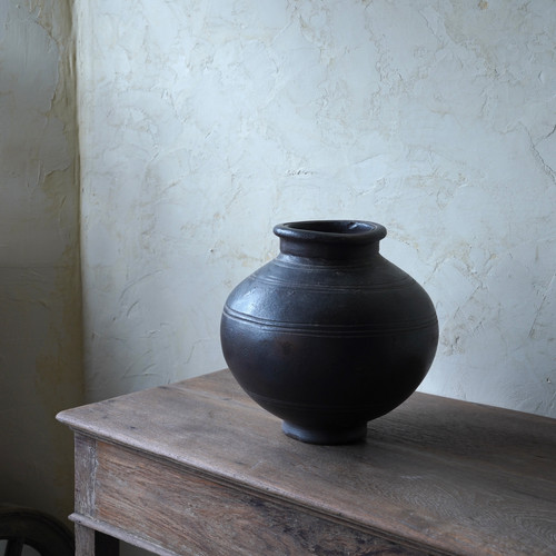 インド 黒釉壺 アンティーク | TABULE アジアのアンティーク家具