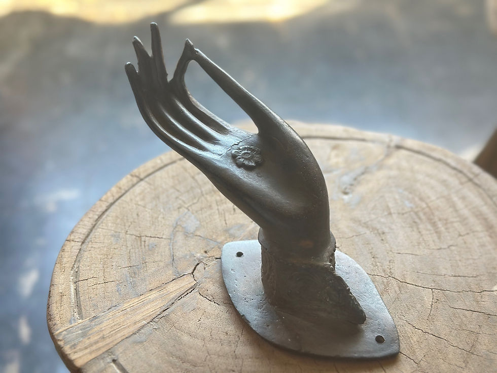 サムネイル： thailand hand object