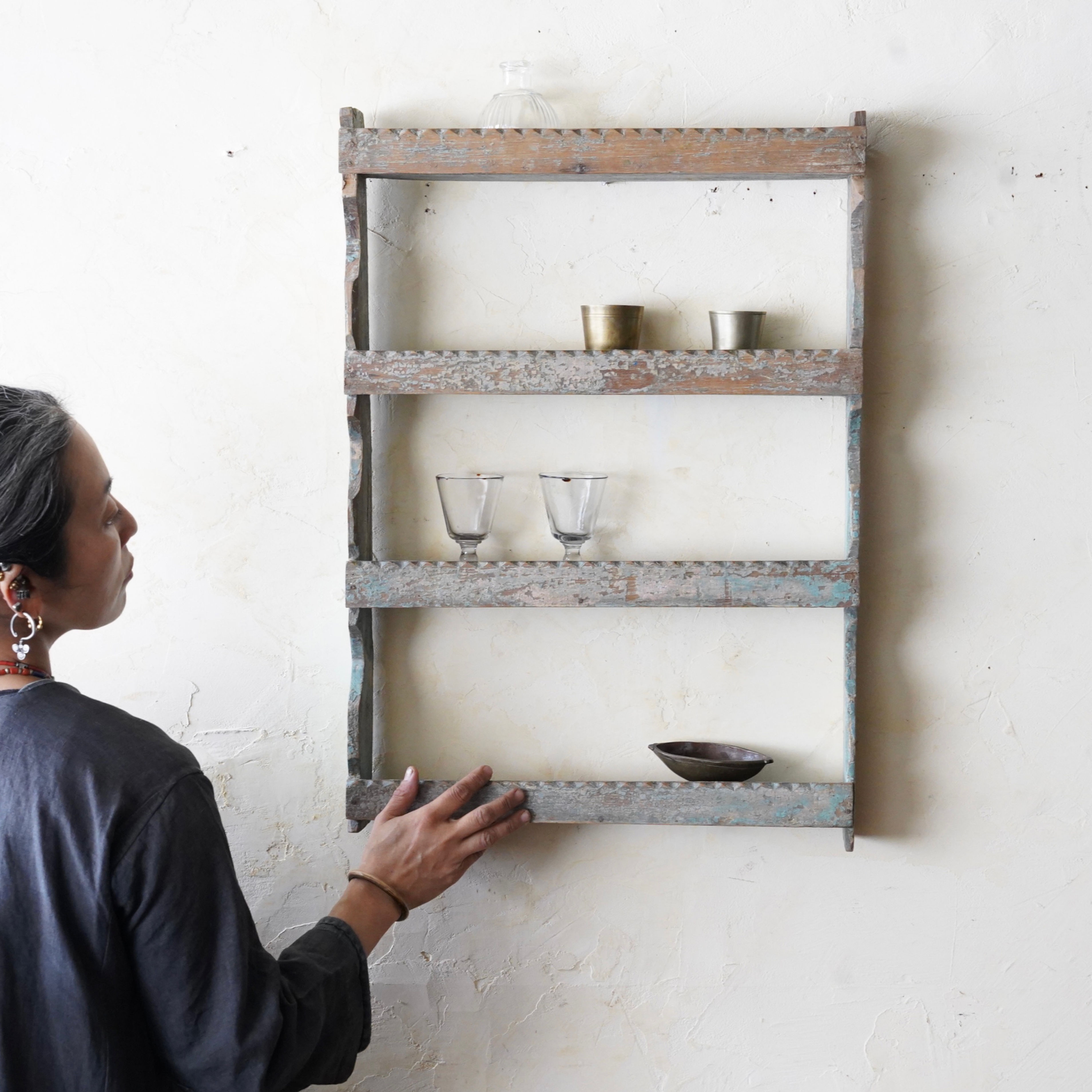 インド アンティーク チーク材 シャビー吊り戸棚③