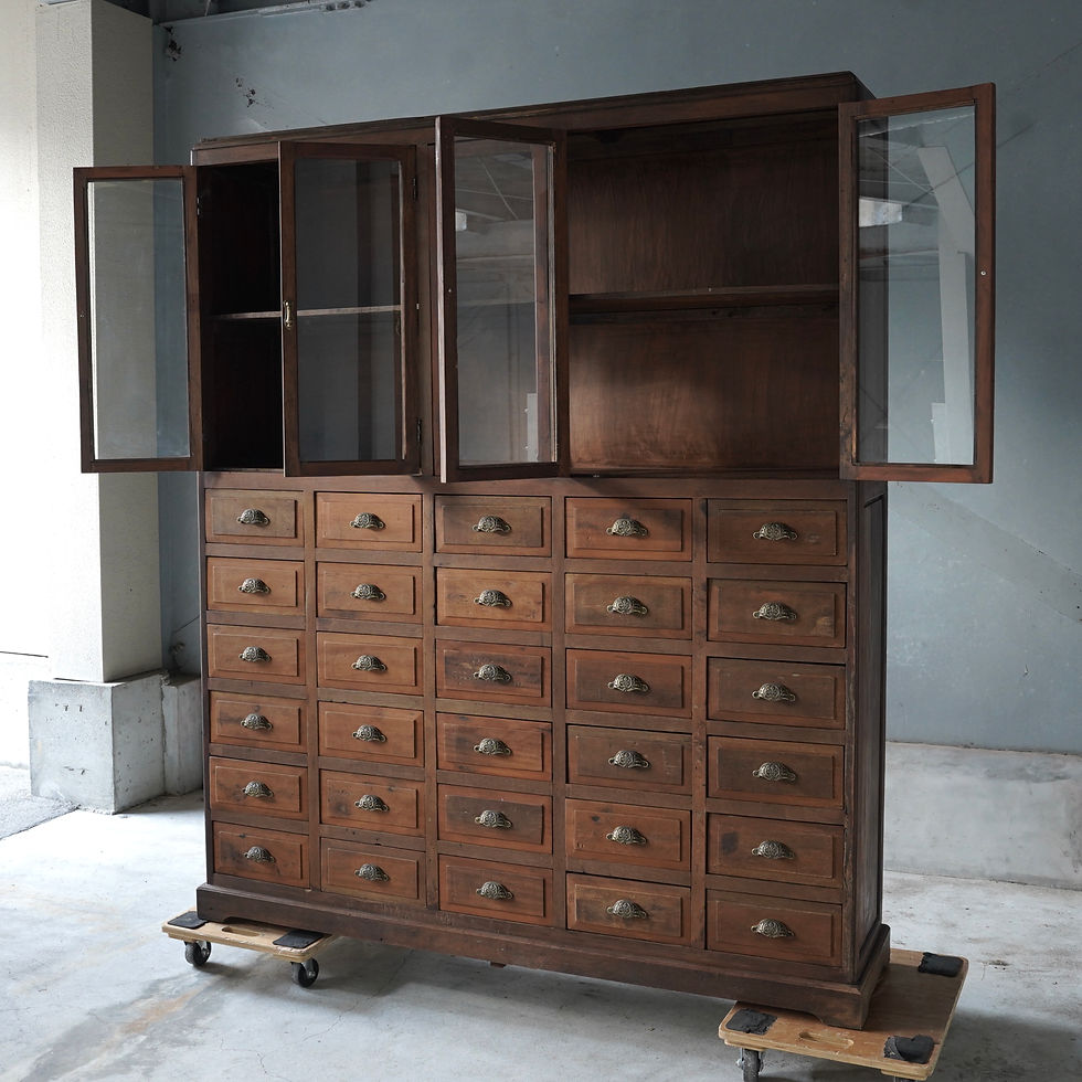 サムネイル： ベトナム ヴィンテージ 引出し30杯 ガラスキャビネット