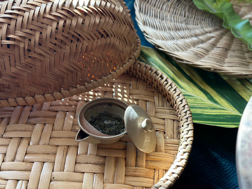 サムネイル： Thailand water plant tea table
