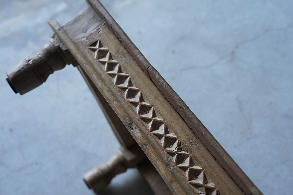 サムネイル： India tribal antique low  table ②