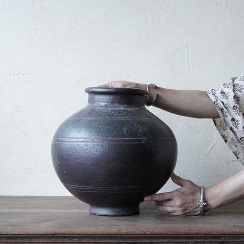 中国　明時代　黒釉壺　アンティーク　送料込み250901 インド 黒釉壺 アンティーク | TABULE アジアのアンティーク家具