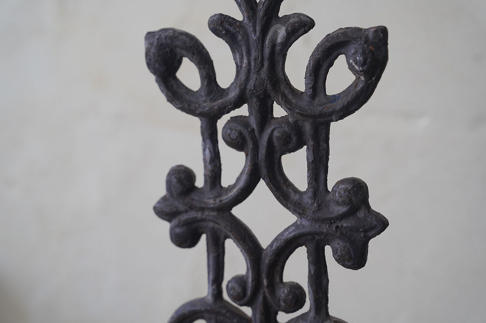 サムネイル： India vintage iron stand object