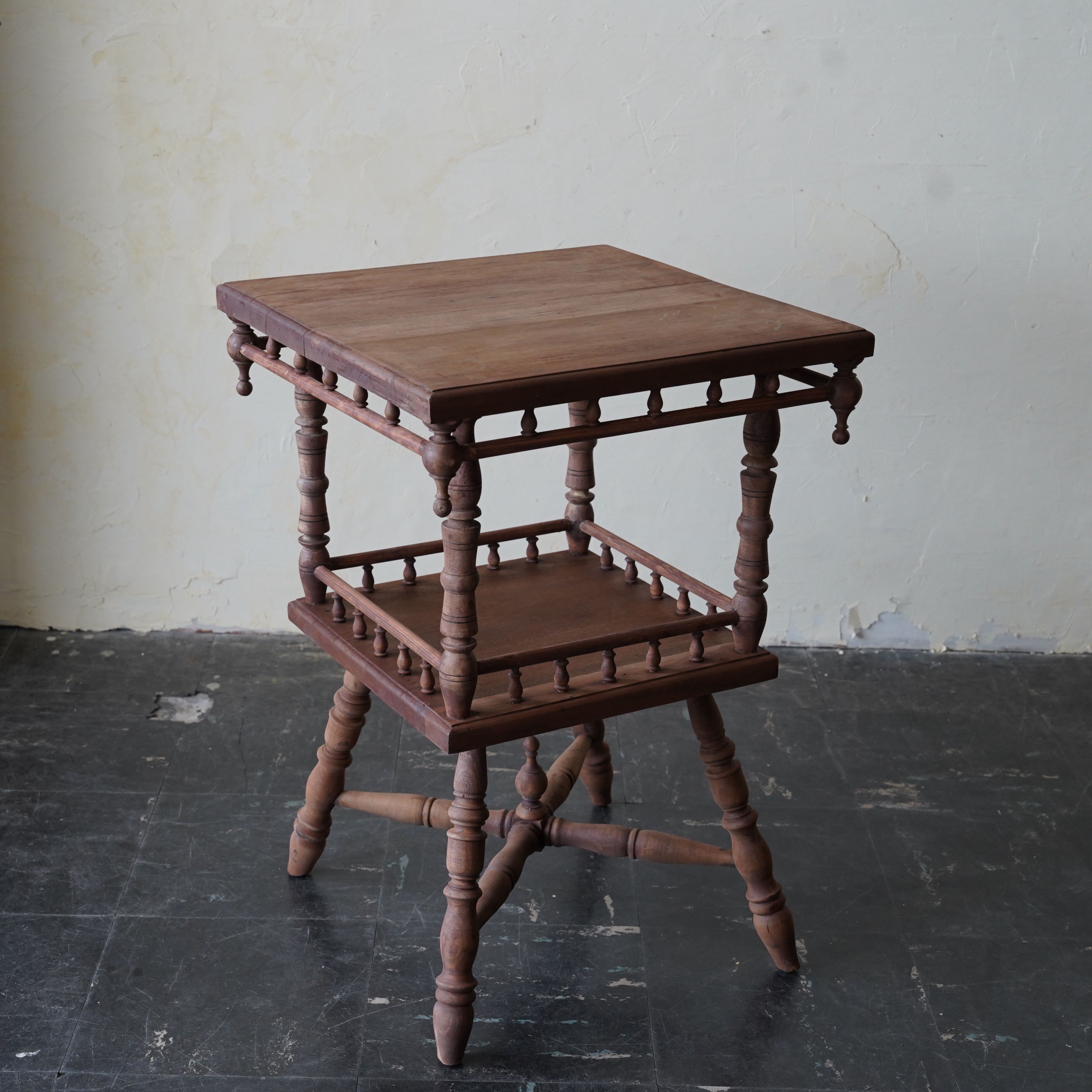 ベトナム ヴィンテージ 轆轤デザイン カフェテーブル