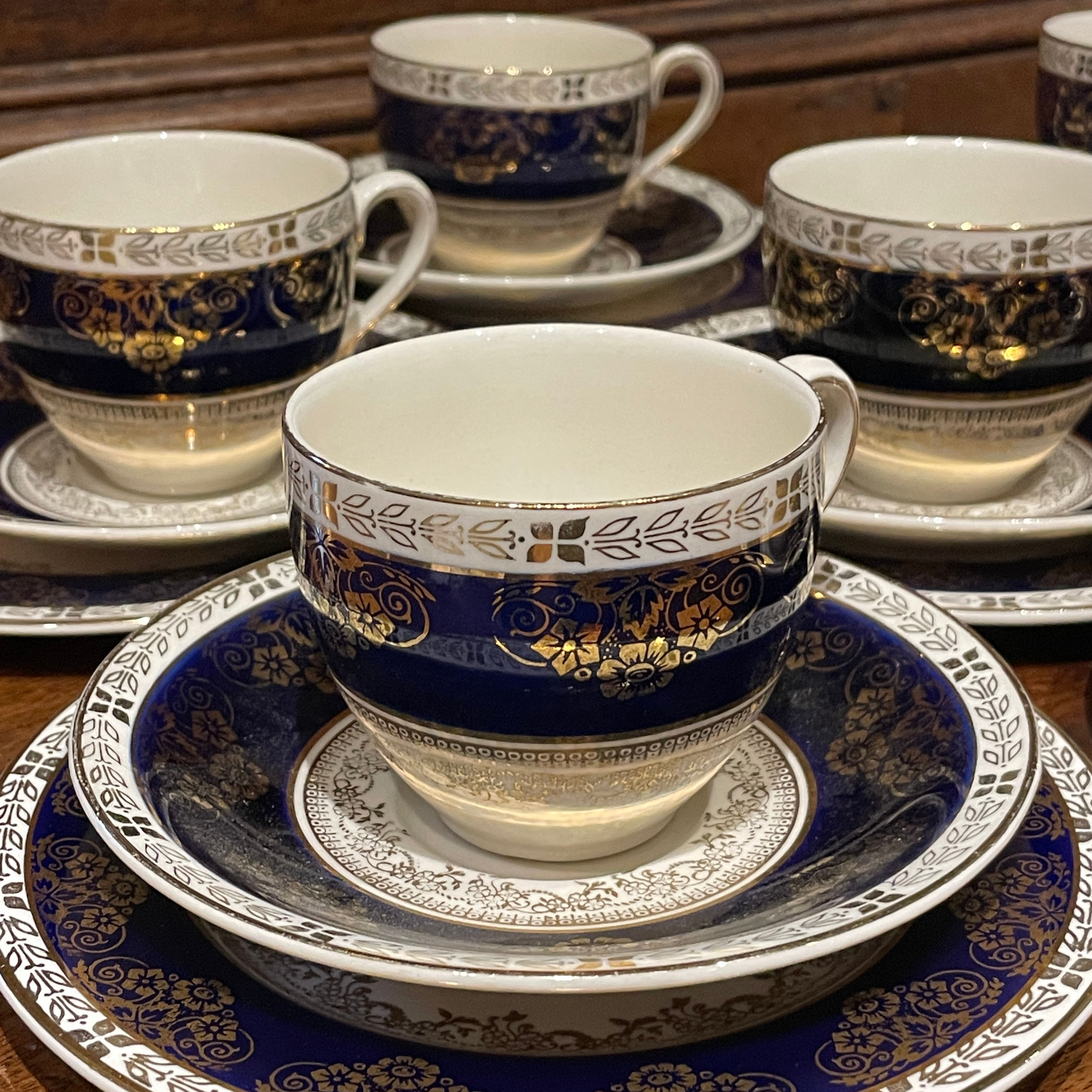 1920s Tea Service of 20Pieces
