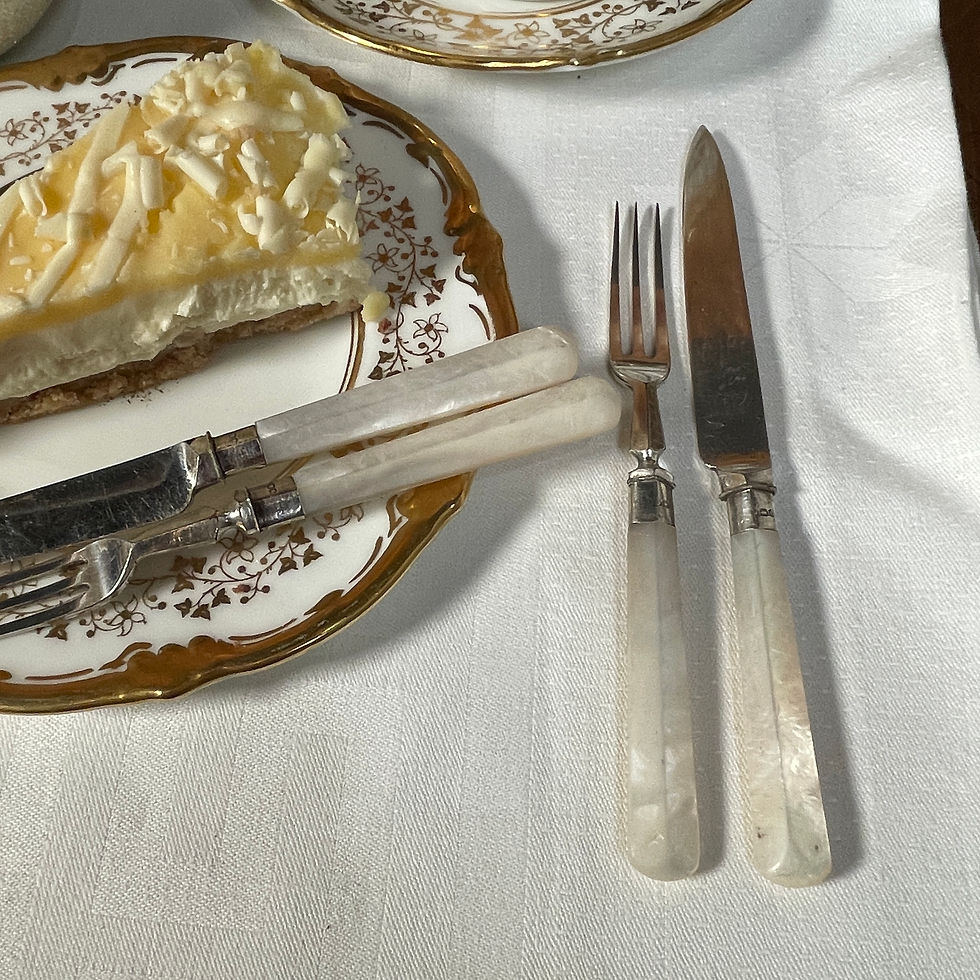 Thumbnail: 4 Pieces of Mother of Pearl Cutlery