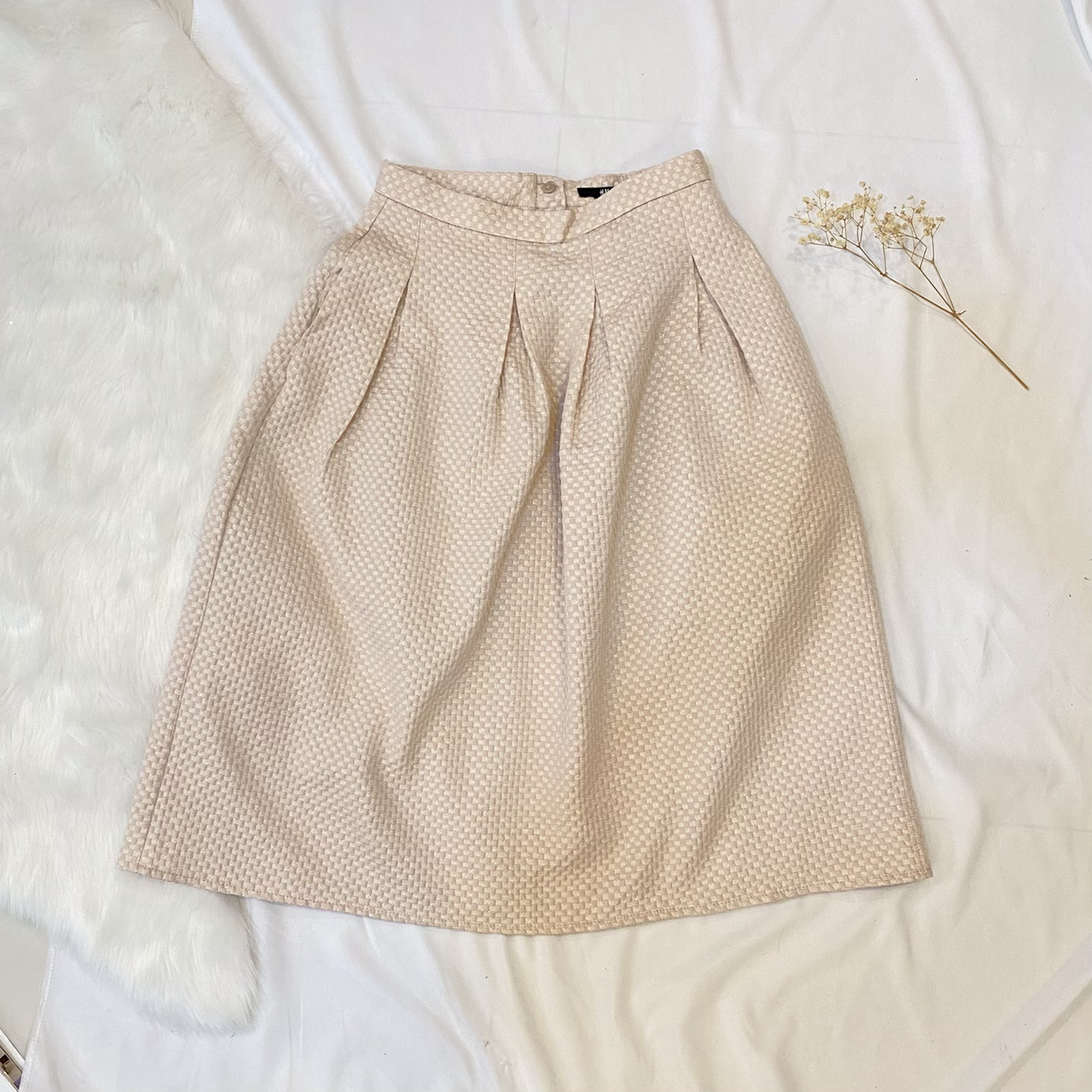D482 H&M blush wih gold details high waist skirt (W24)