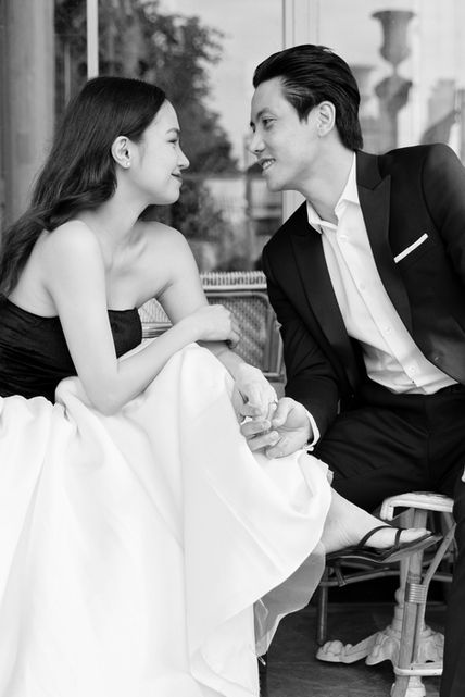 Couple's photoshoot at a cafe