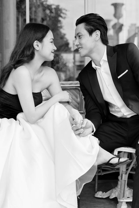 Couple's photoshoot at a cafe
