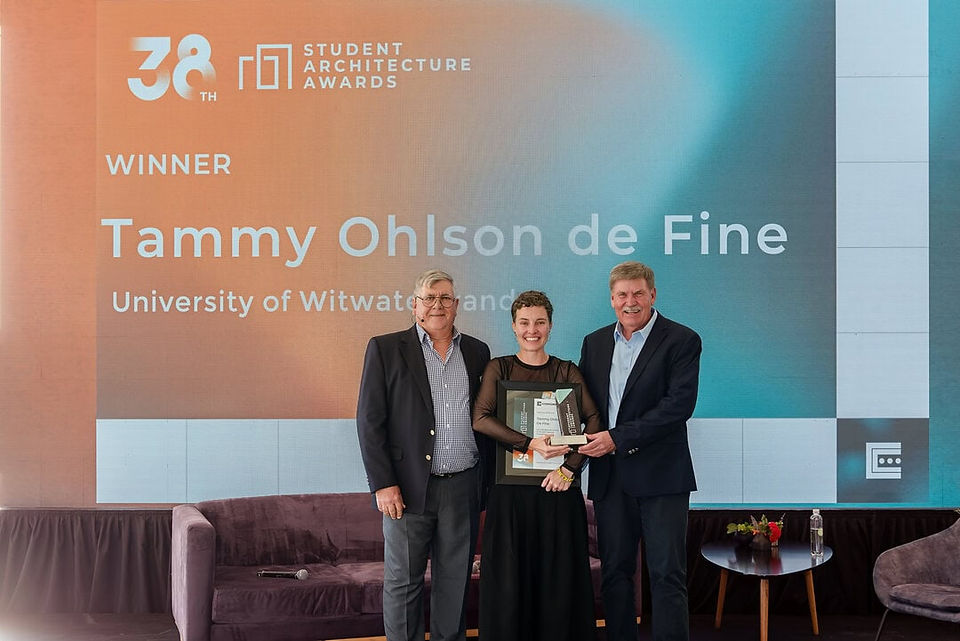 Winner, Tammy Ohlson de Fine (WITS), Peter du Trevou (Corobrik Chairman), Nick Booth (Corobrik CEO),