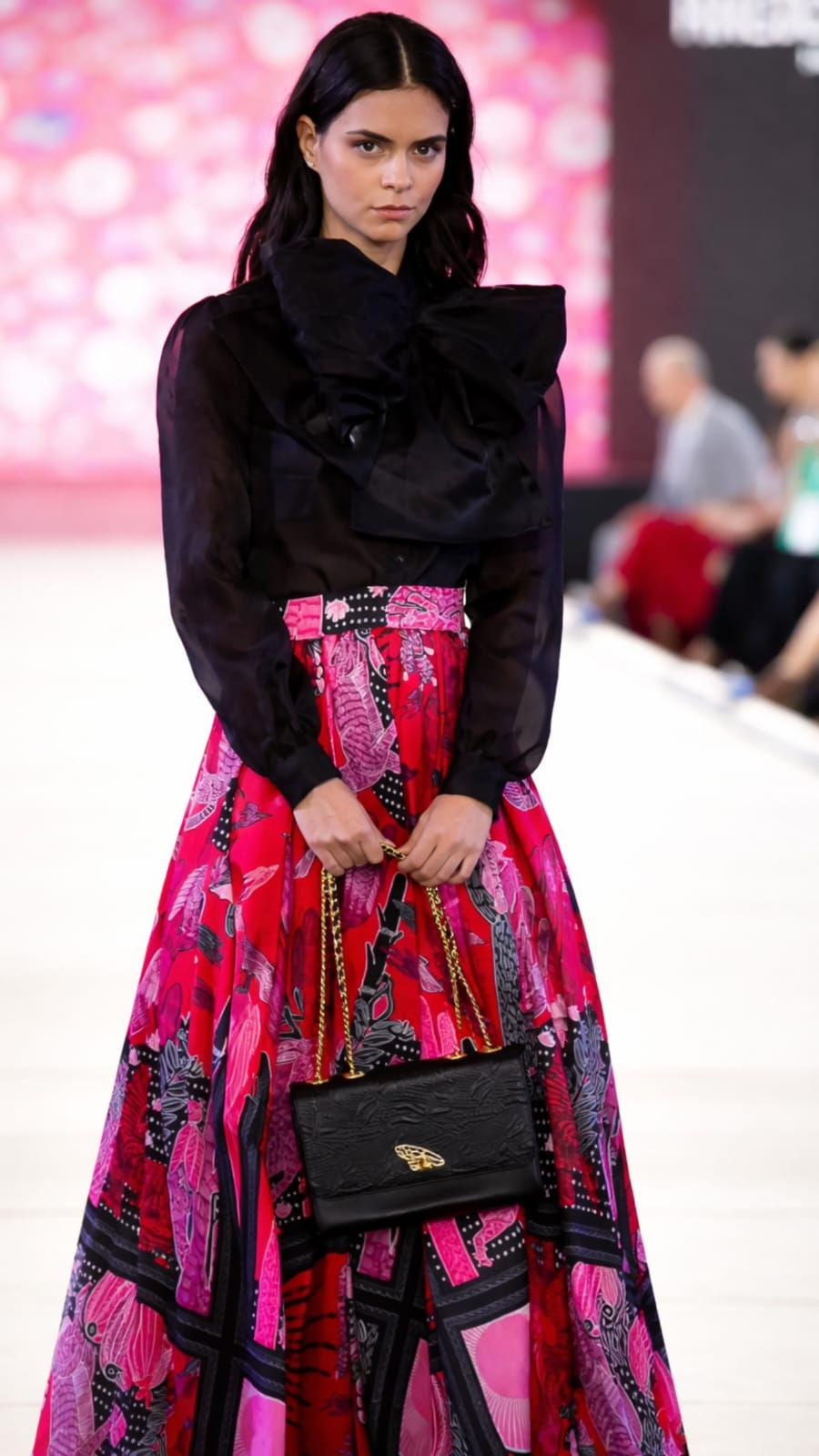 Mariale Melim luce un diseño de la colección 2026 Realismo Mágico de Pineda Covalin. Foto: @pinedacovalin