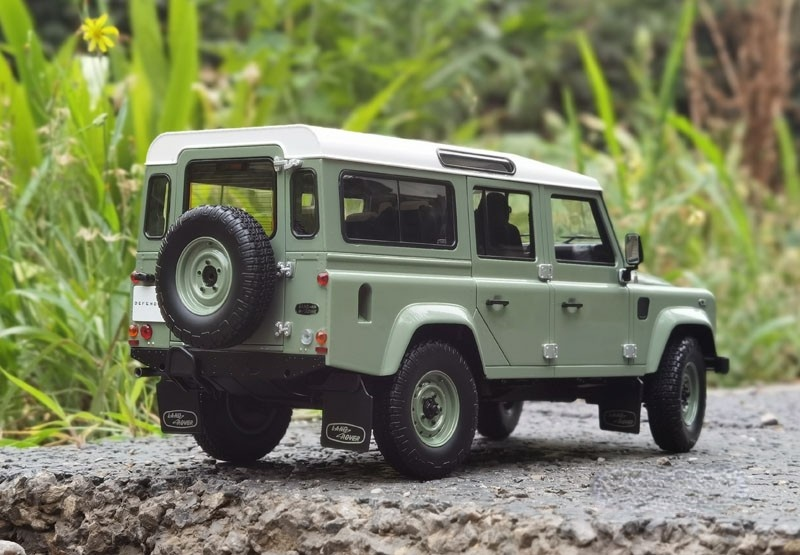 Thumbnail: 1:18 Scale Defender 110 Camel Trophy Support Vehicle 1993 Metal Diecast Model Ca