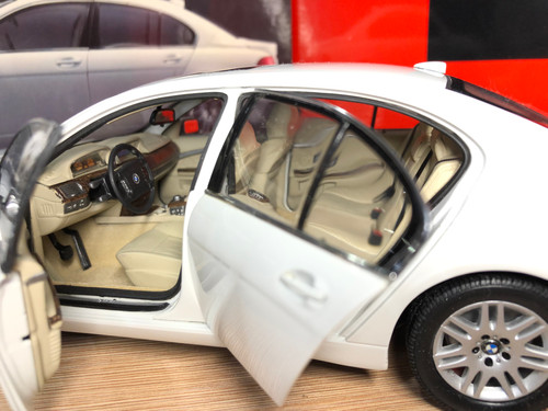 Kyosho 1/18 BMW 745i E65 V8 Classic 7 Series Snow Mountain White