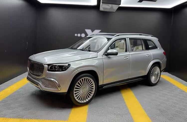 Thumbnail: PARAGON New 1/18 Mercedes Maybach GLS 600 Alloy Car Model Simulation