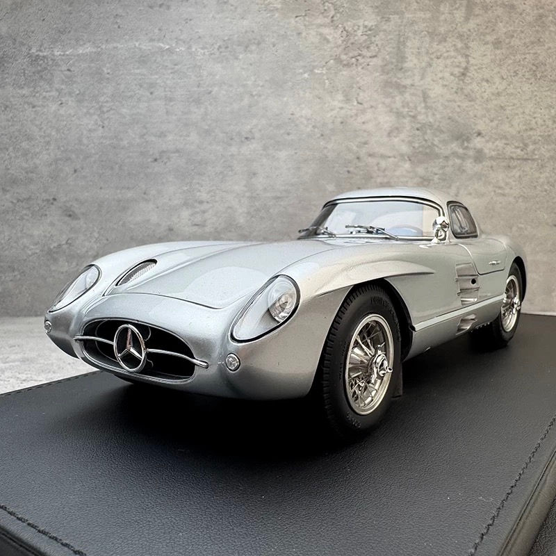 Thumbnail: V8 model Mercedes-Benz 300SLR classic car resin model 1:18