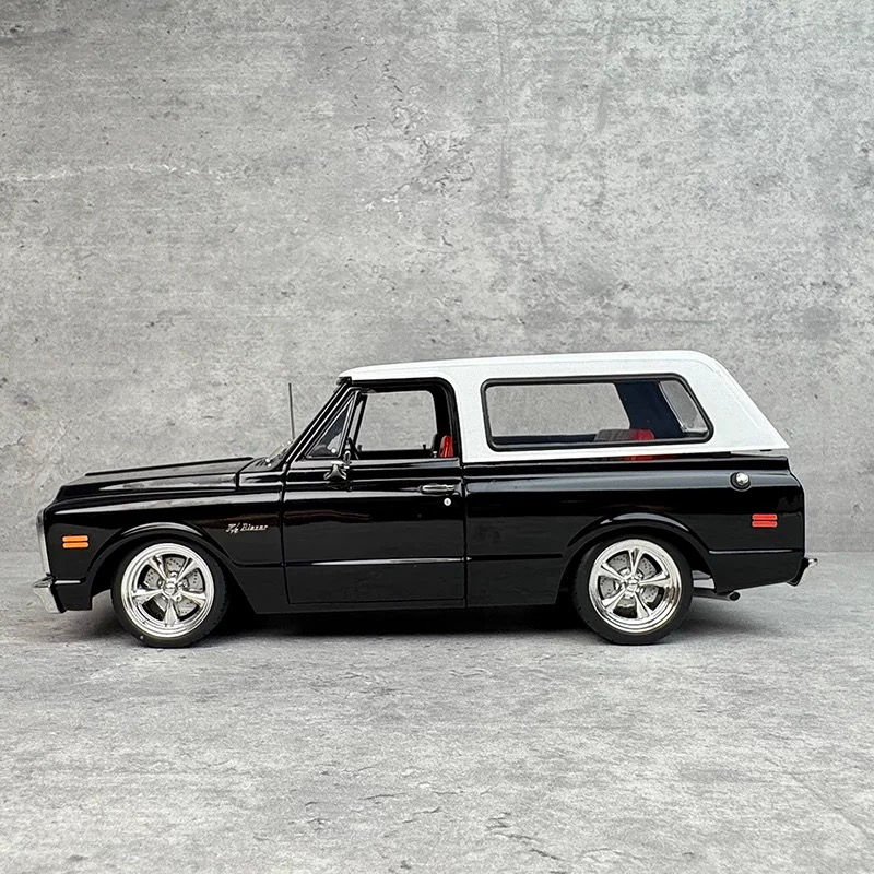 Thumbnail: ACME 1/18 1972 Chevrolet Blazer Die-Cast Car Model
