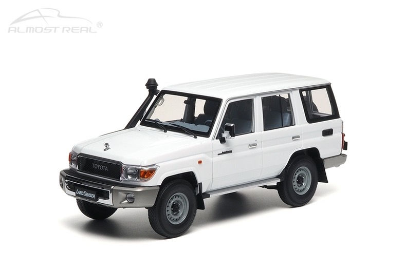AR 1:18 Toyota Land Cruiser 76 2017 Model Alloy Full Open Car Model