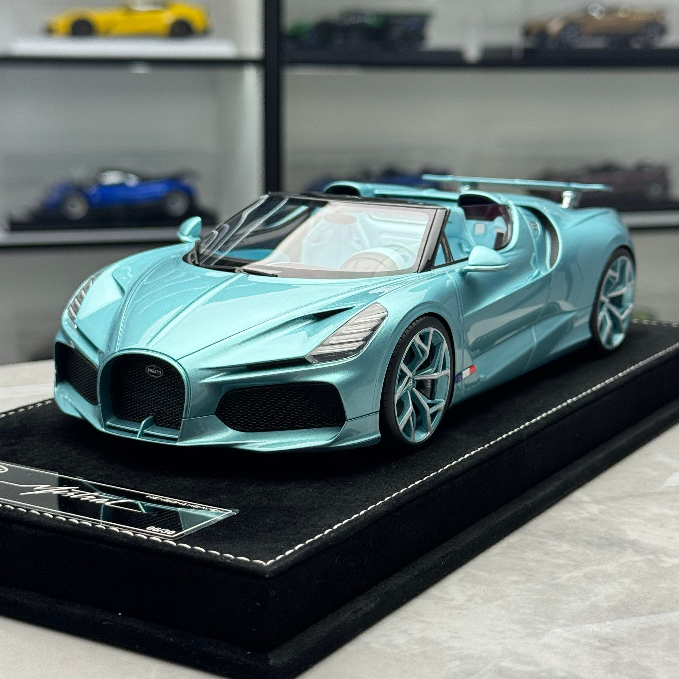 HH Model 1:18 Bugatti Mistral Resin Car Model