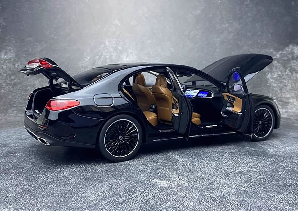 Thumbnail: iscale 1:18 Mercedes-Benz E-KLasse E450(W214) Alloy full open car mode