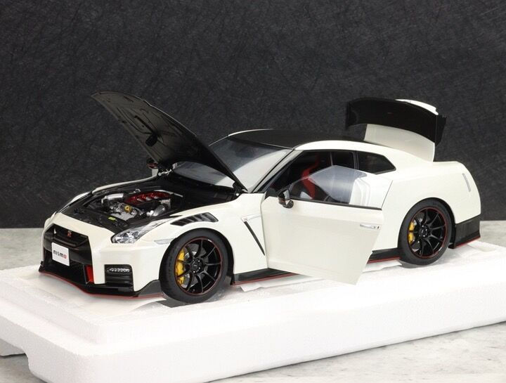 Thumbnail: AA AUTOart 1:18 Nissan GTR R35 NISMO 2022 White Carbon Cover Car Model