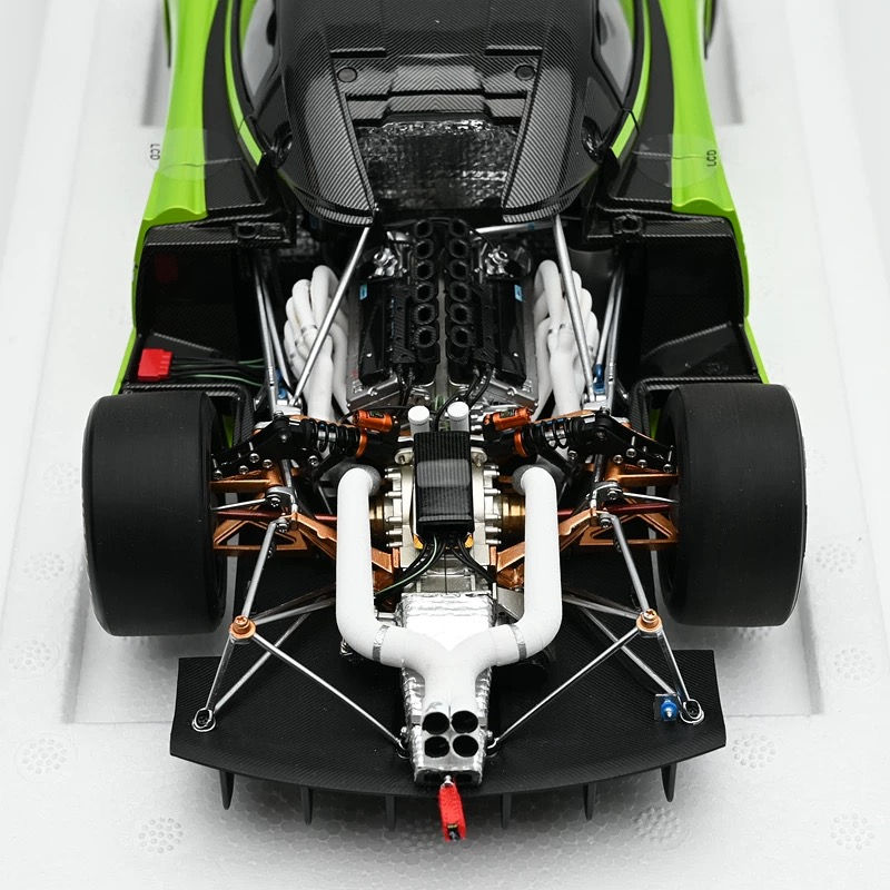 Thumbnail: LCD 1:18 Pagani Huayra R Alloy Car Model - Green